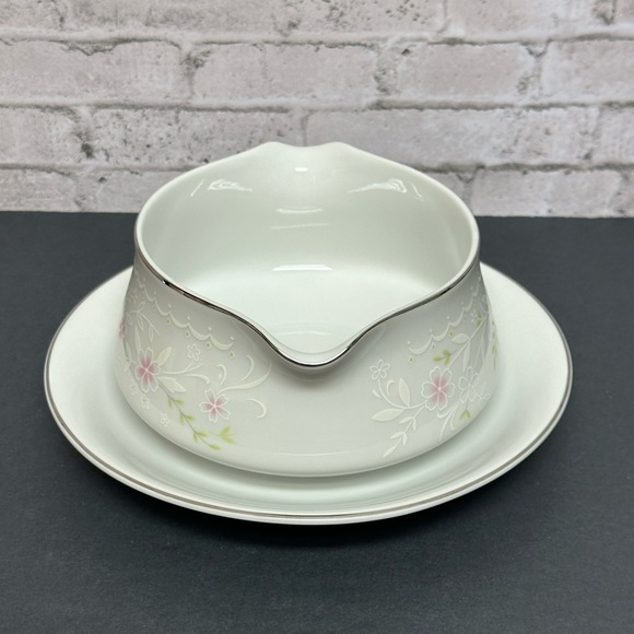 Salem China Spring Blossom Open Gravy Boat with Attached Bottom - Picture 6 of 8